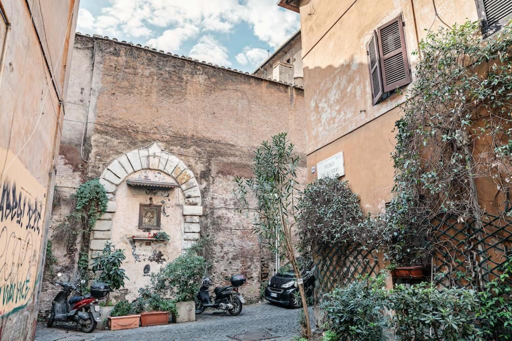 Enchanting In Trastevere Apartment Rome